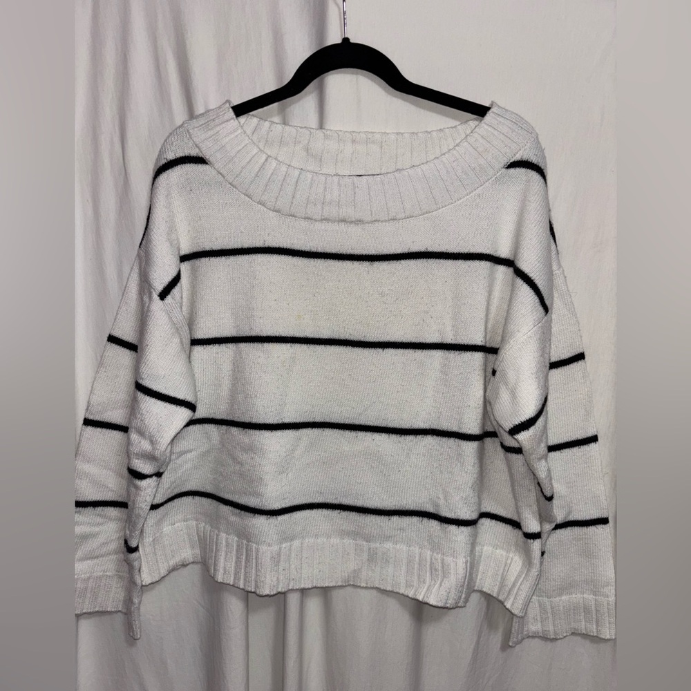H&M White and Black Stripped Sweater Size L
